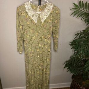 Vintage Floral Green Dress with Lace Collar
